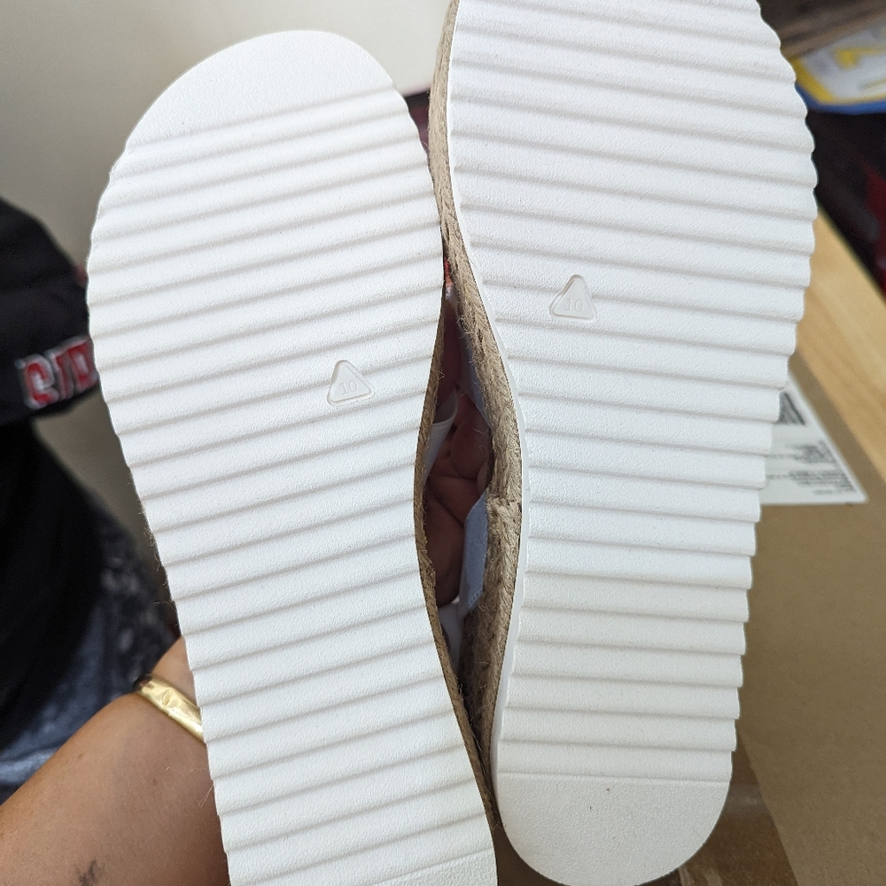 Sandals - Picture 3 of 3